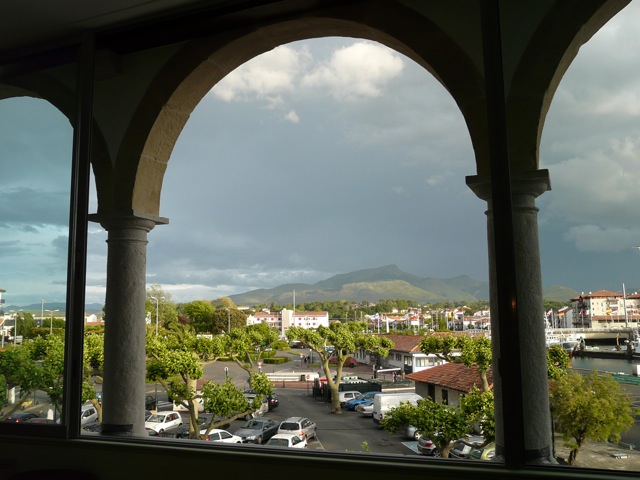 La Rhune depuis les galeries